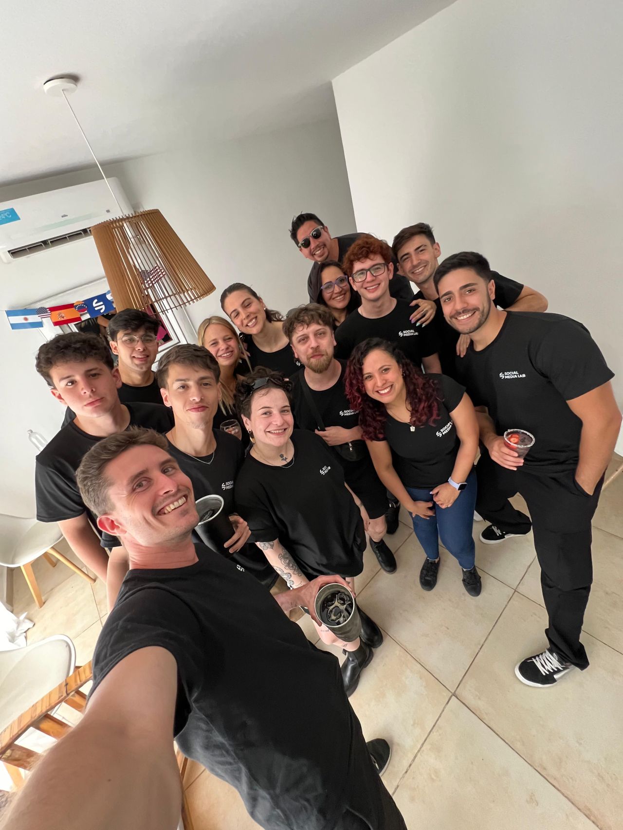 Selfie del equipo de Social Media Lab